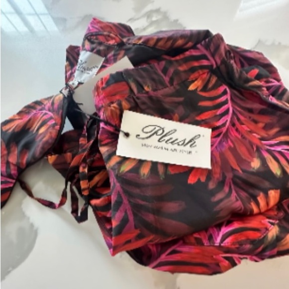 REVOLVE Plush brand Palm 3-piece pajama short set BNWT Sold-out online! - Picture 4 of 6